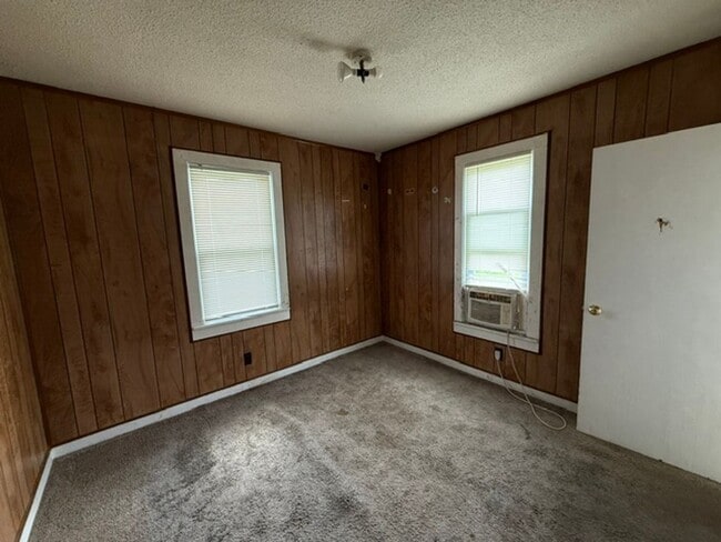 1124 N Eisenhower Dr