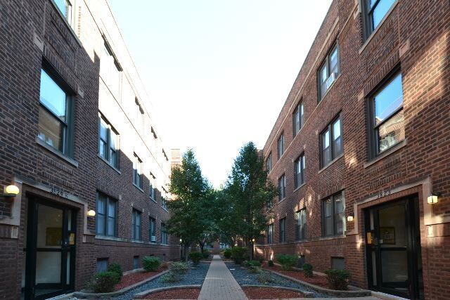 Building Photo - 820 W Cornelia Rental
