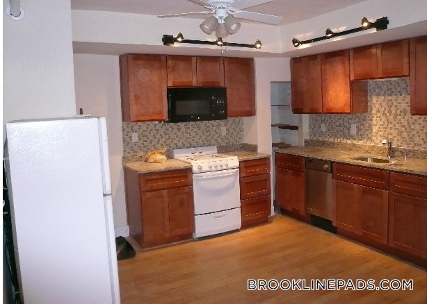 Photo - 1064 Beacon St Unidad D