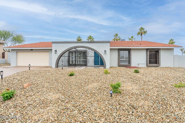 Photo - 2318 E Lupine Ave