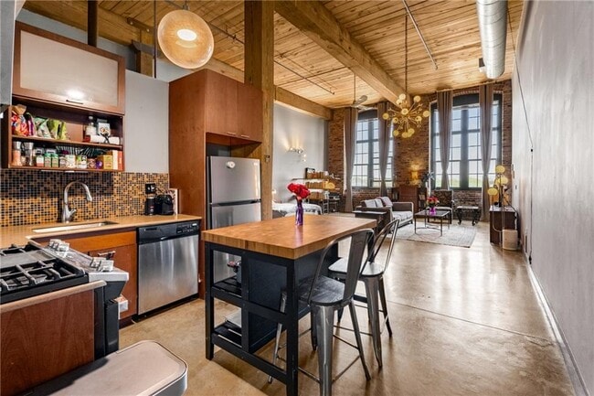 Building Photo - 170 Boulevard SE Unit H405