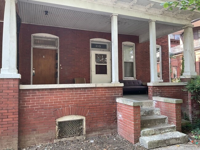 Building Photo - 215 Woodbine St Unit 215 WOODBINE ST- #3