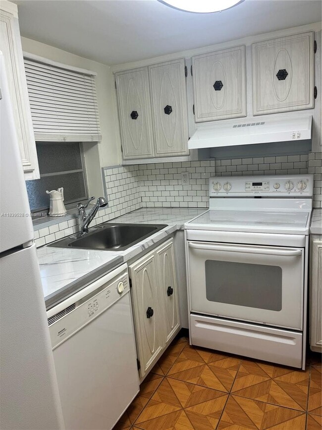 Building Photo - 4143 N Ocean Blvd Unit 303 Rental