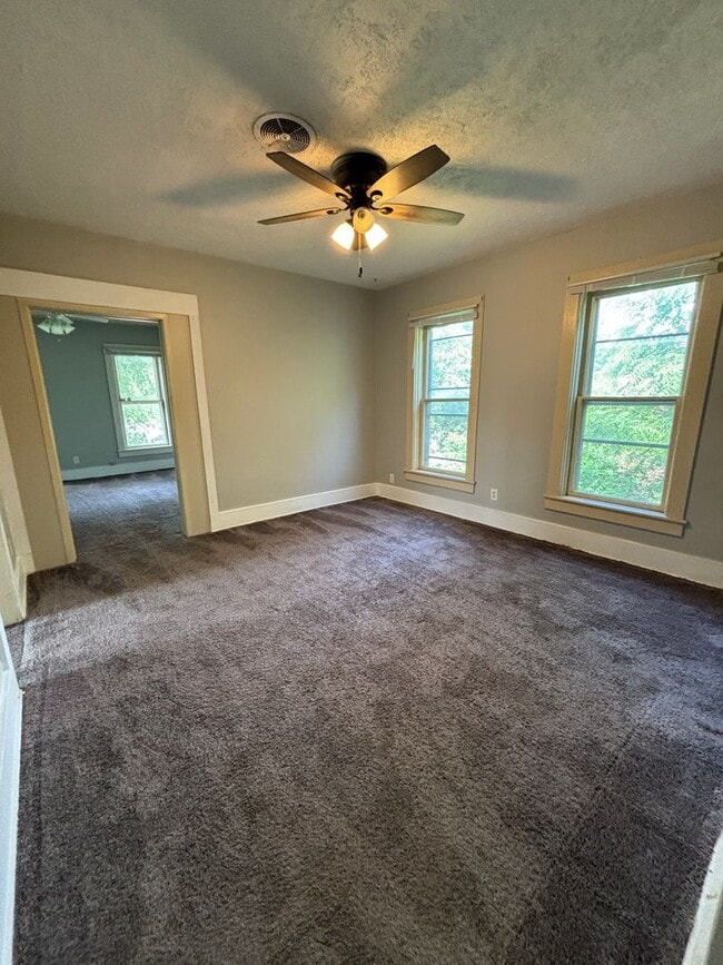 Photo - 3 bedroom, 1 bath apartment in Cedar Falls