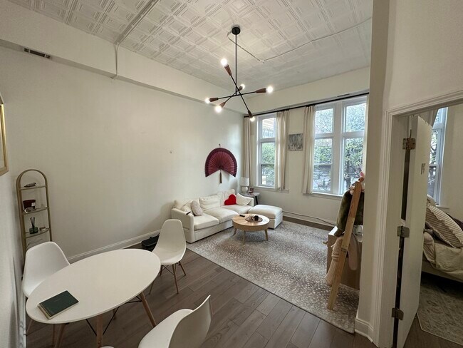 Photo - 441 N La Salle Dr