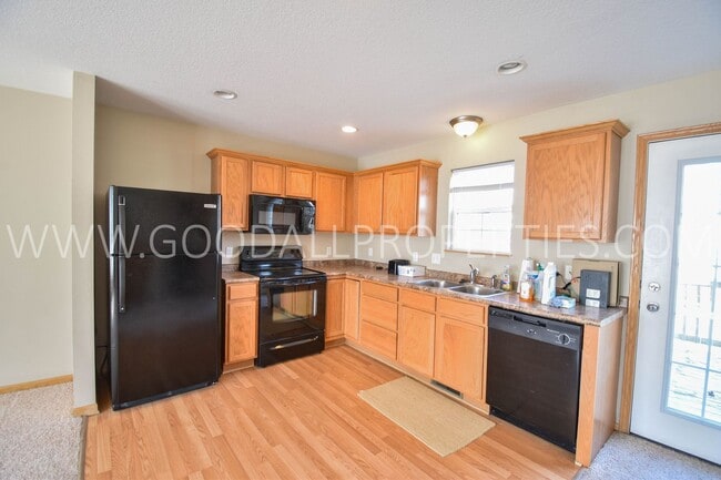 Photo - 2 Bedroom, 2 1/2 Bath Townhome in Urbandale