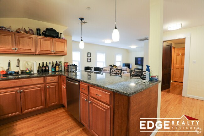 Building Photo - 34 Bentley St Unit 3 Rental