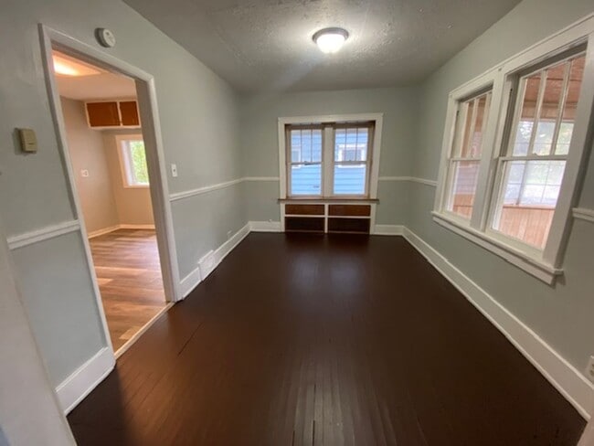 Photo - Bright 3BR+2BA Bungalow by Downtown