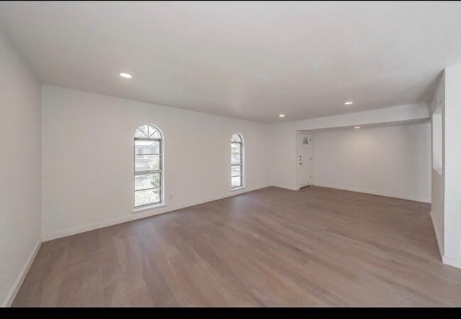 Photo - 3506 S Elm Dr