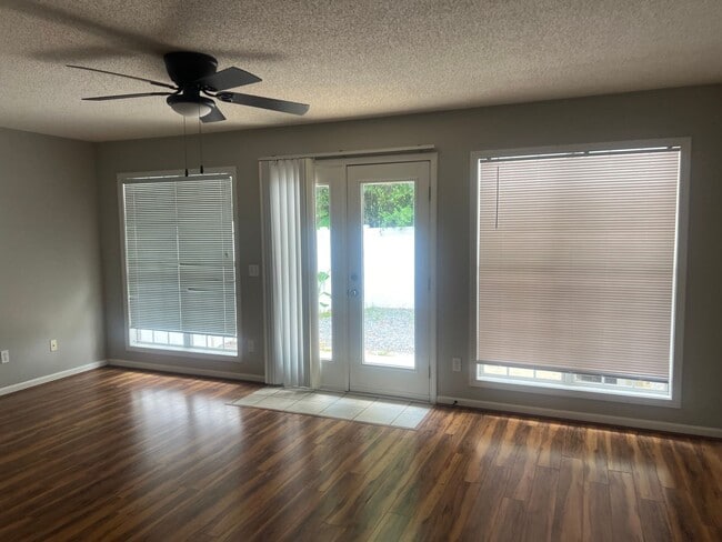 Photo - 102 S Spring View Dr