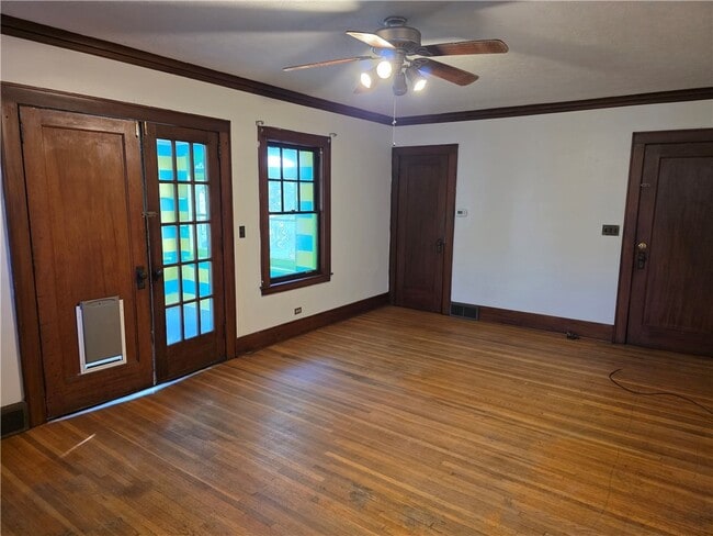 Photo - 218 Congress Ave