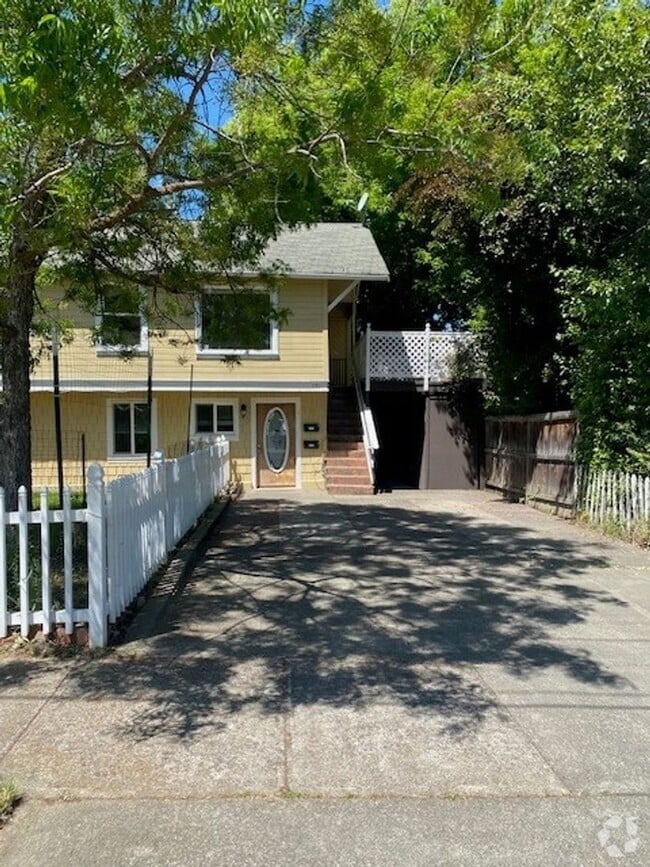 Building Photo - 171 Alida St Rental