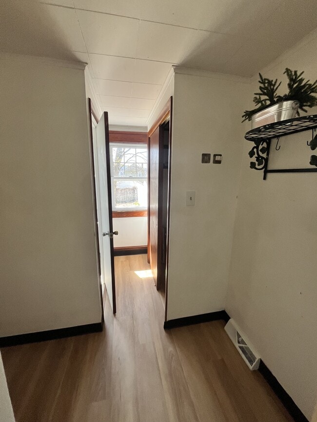 Photo - 239 Poplar St