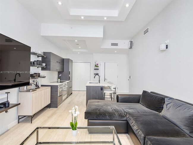 Building Photo - 55 SW 9th St Unit 4309 Rental