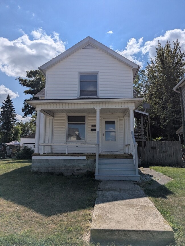 Building Photo - 555 W Fremont St Rental