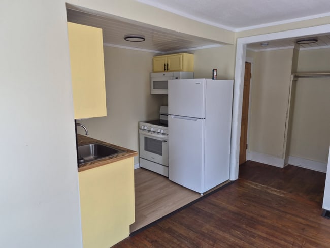 Photo - 15 Hubbard St Unidad Upstairs front