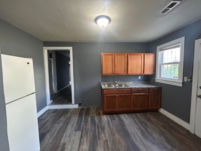 Photo - 5 bedroom in missionary ridge! Section 8 a...