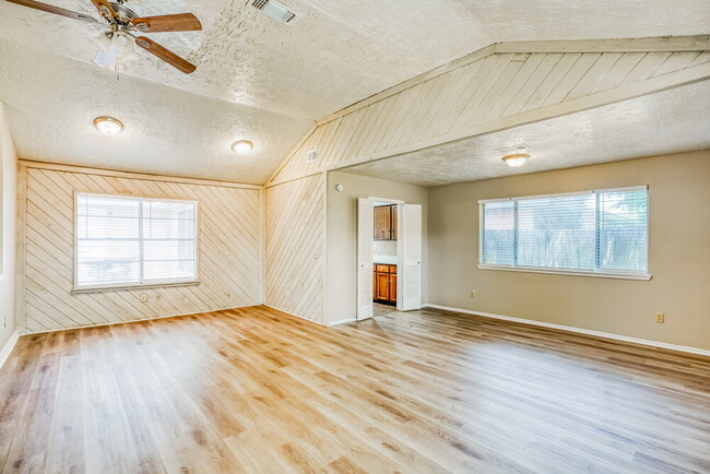 Photo - 8403 Quail Burg Ln