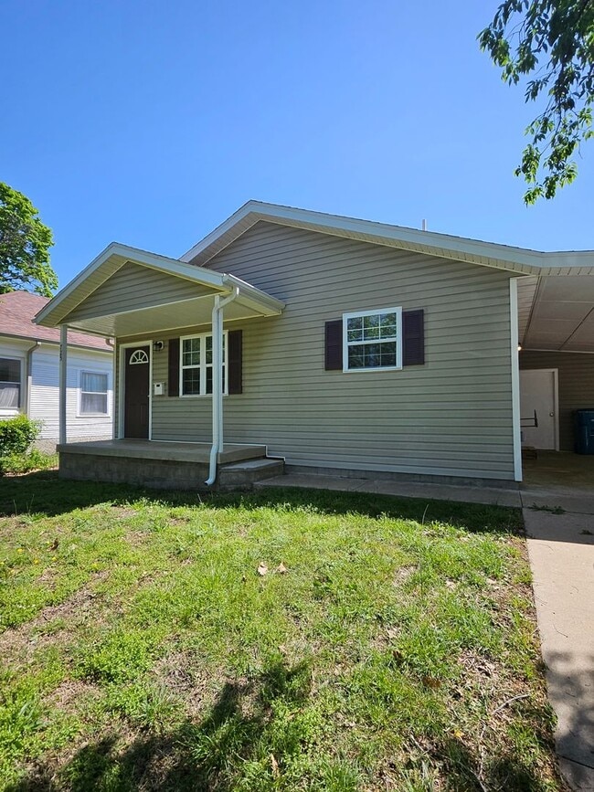 Photo - 3 Bedroom, 1 Bath House in Cute Neighborhood!