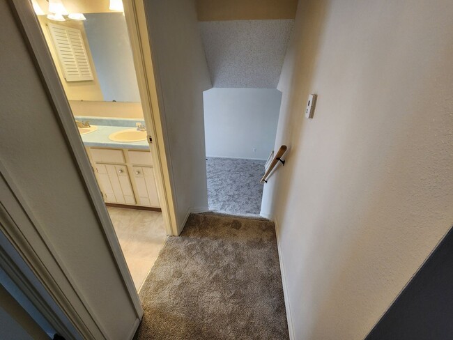 23 Queensbury Ct