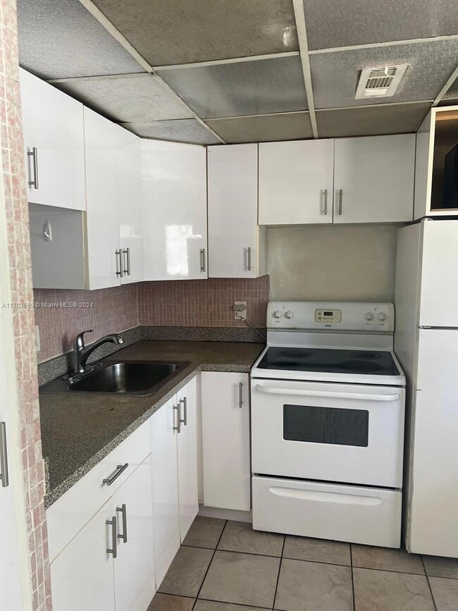 Photo - 2940 NE 203rd St Unidad C109 Rental