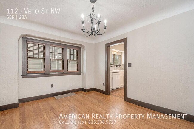 Photo - 1120 Veto St NW