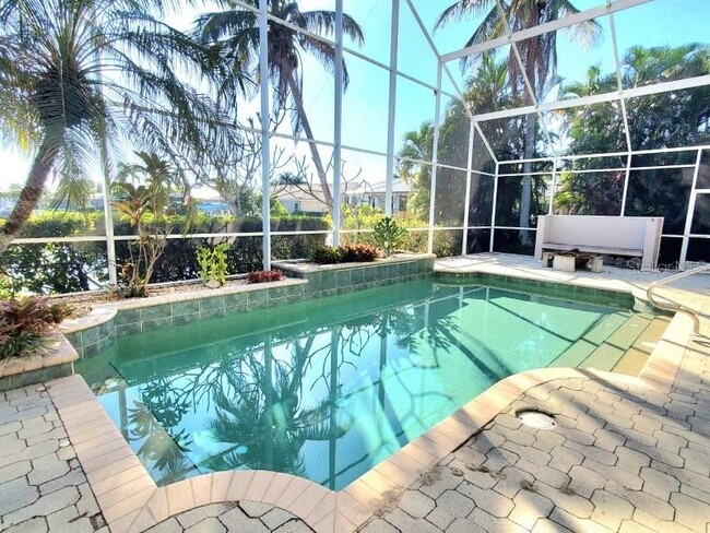 Photo - 811 W Henry St