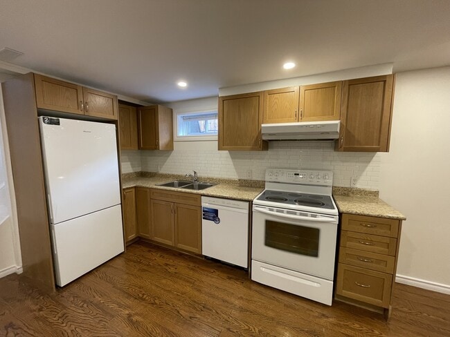 Kitchen incl dishwasher - 2634 Widemarr Rd Unit 2634 Widemarr Rd
