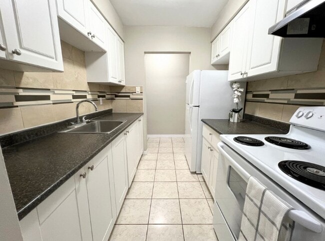 Building Photo - Erb Court Apartments