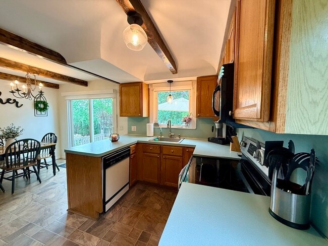 Photo - 101 Mann St