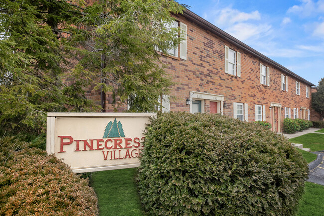 Pinecrest Village - Pinecrest Village Apartments