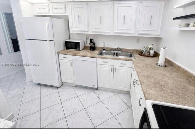 Photo - 2101 Atlantic Shores Blvd Unit 108