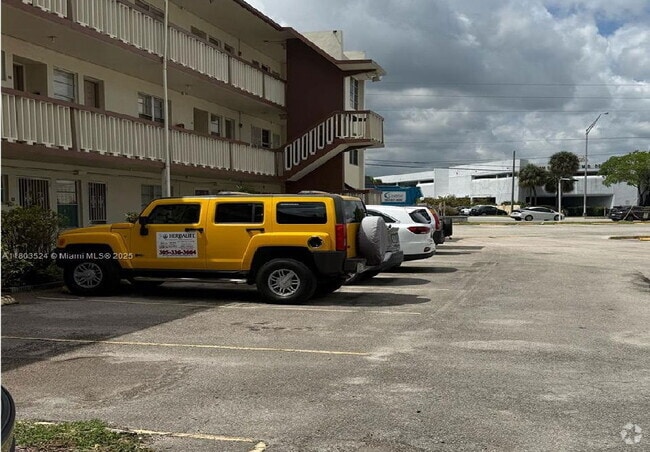 Building Photo - 1481 NE Miami Gardens Dr Unit 169 Rental