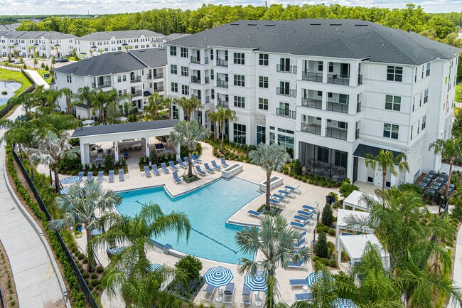 Altis Grand Twin Lakes