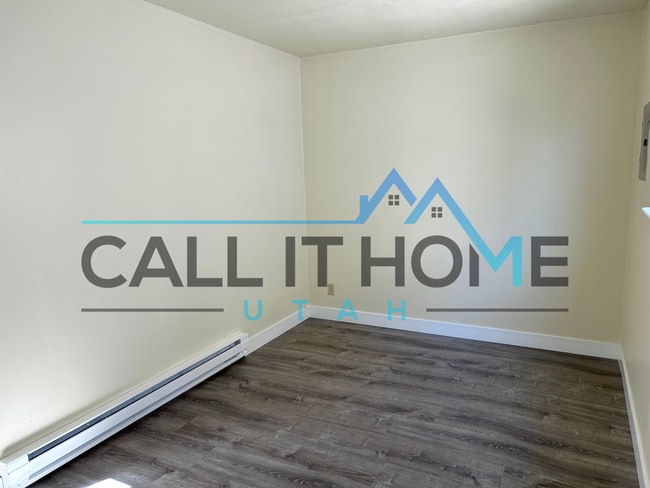 Bedroom - 1496 W Parkway Ave