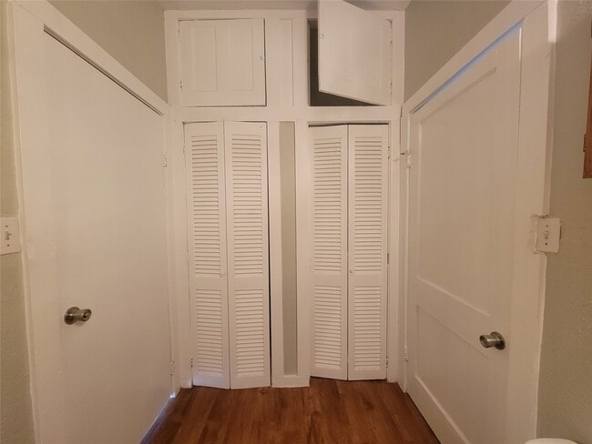 Photo - 221-1/2-3rd 1/2 2nd Ave N