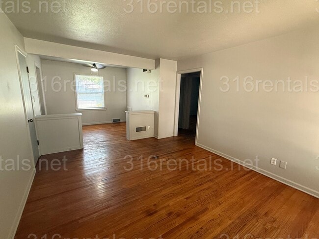 Photo - $999 - 2 bedroom / 1 bathroom - Single Fam...