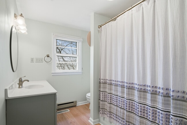 Photo - 1005 Redbud Rd