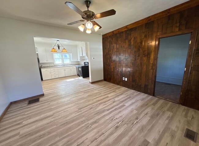 Photo - **Move in Ready** 3 bedroom close to downtown!