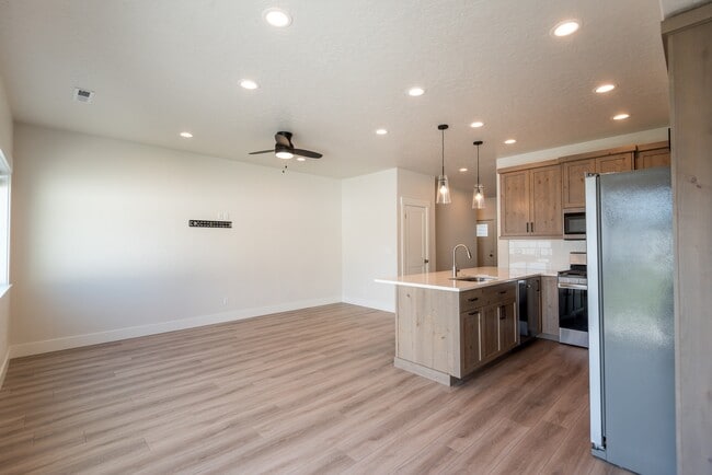 Photo - 206 SW 3rd St