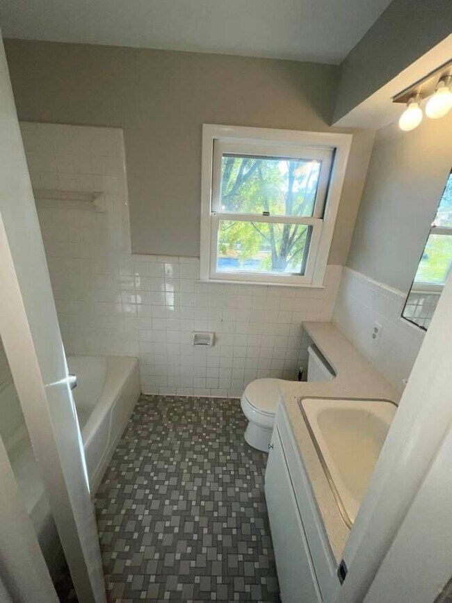 Photo - 137 N Dudley St