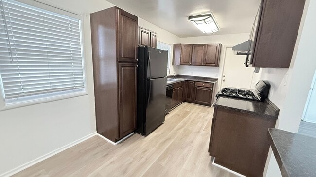 Photo - 922 Fargo Ave