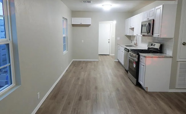 Photo - 5202 N Rockwell Ave