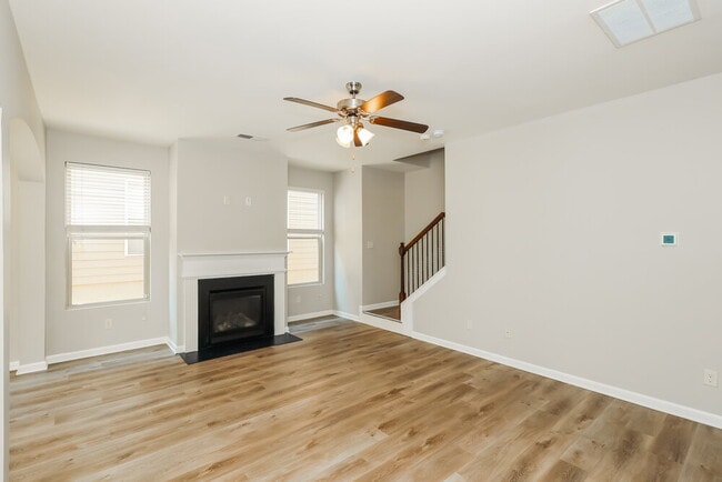 Photo - 520 Dasheill Ln