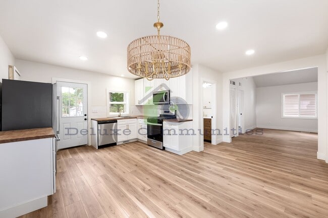 Photo - STUNNING 2 BEDROOM ON LAKE FRONT!!! Completely Remodeled!!