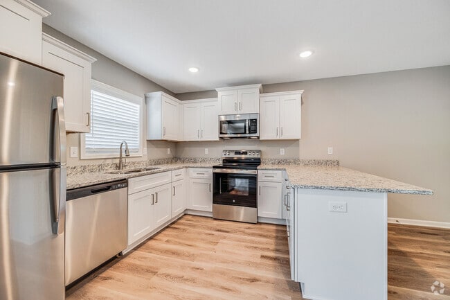 Building Photo - 411 E Benning St Rental