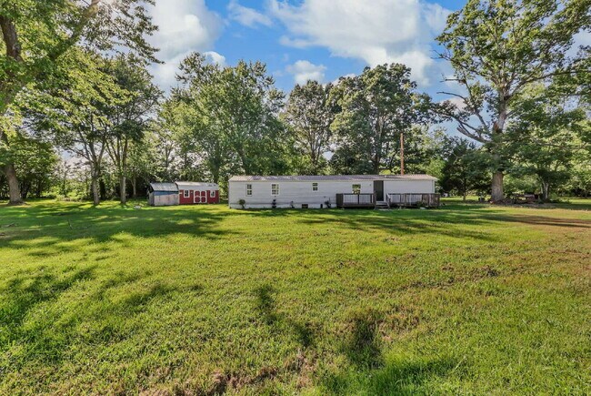 Photo - Cozy 3-bed 2-bath in a quiet spot.