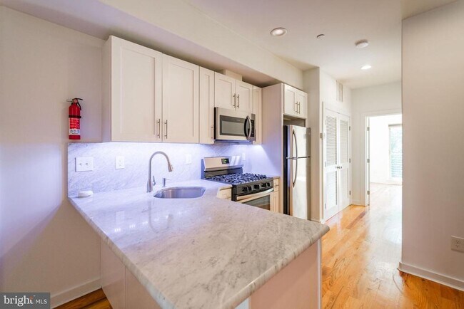 Photo - 1642 N Marshall St Unit 2