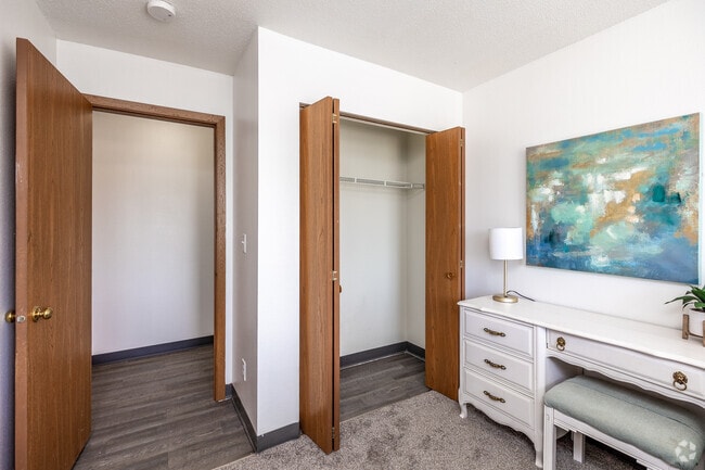 2BR, 2BA - 720-750 SF