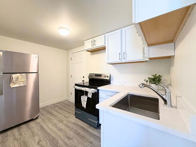 Photo - 29222 Grand River Ave Unidad #5